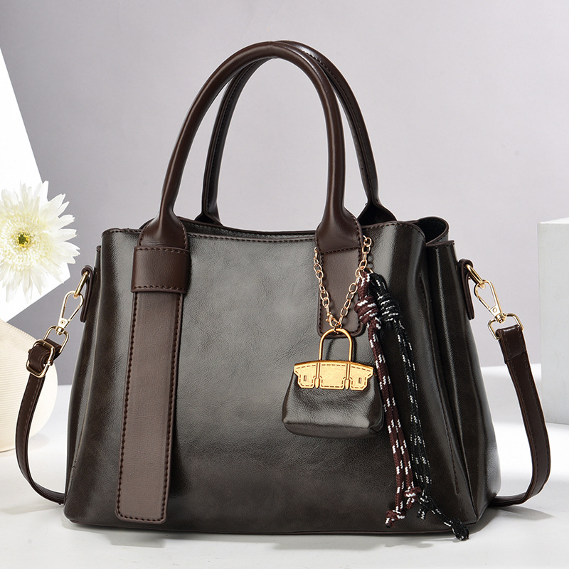 Mother's Day gift 2024 New retro red handbag, large-capacity middle-aged mom bag, casual women's bag Application Scenario