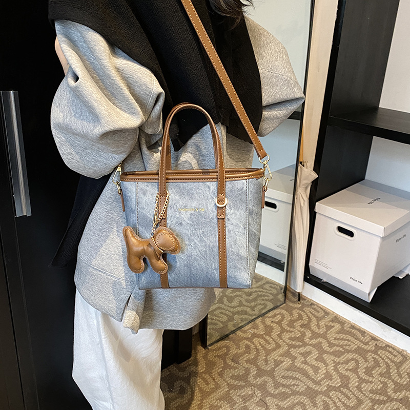 New women's 2024 fashionable bucket bag, casual, trendy, versatile, niche design crossbody bag, high-end handbag Application Scenario
