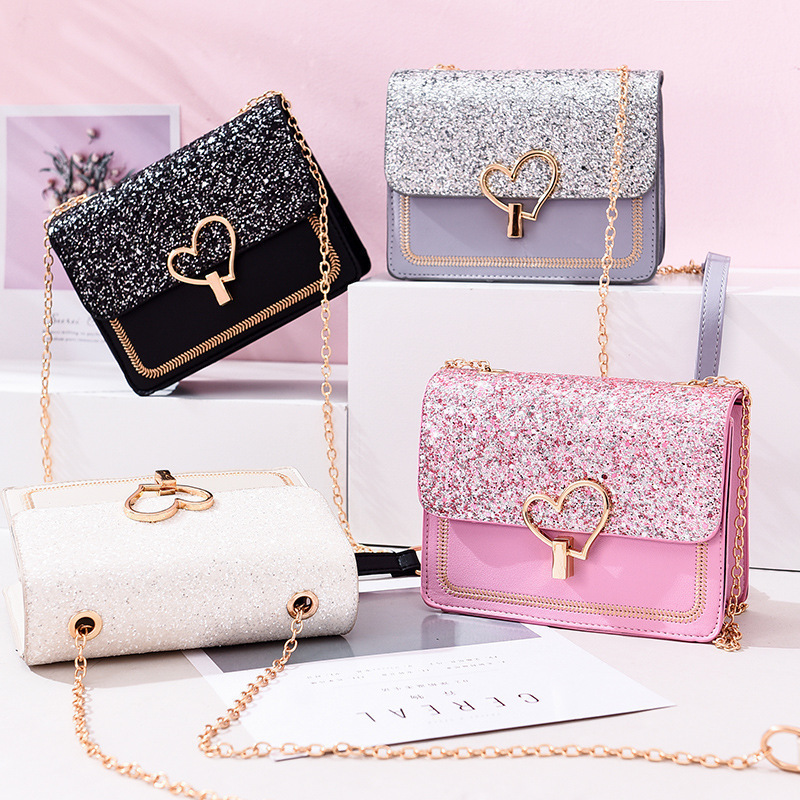 The 2022 new trendy Korean-style chain fashion shiny leather small square bag is chic and stylish. It's a single-shoulder crossbody bag details Picture