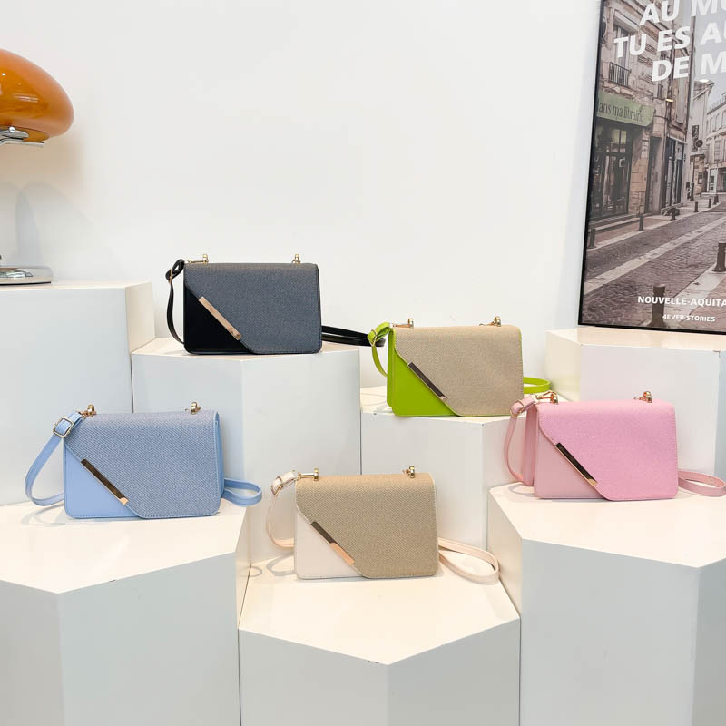 A new summer 2025 fashion, casual, trendy, elegant and simple style commuting all-purpose shoulder bag Application Scenario