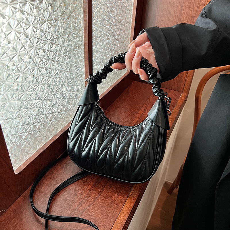The 2024 new stylish and high-end, niche pleated handbag is a versatile and stylish single-shoulder crossbody bag for going out Specification drawing
