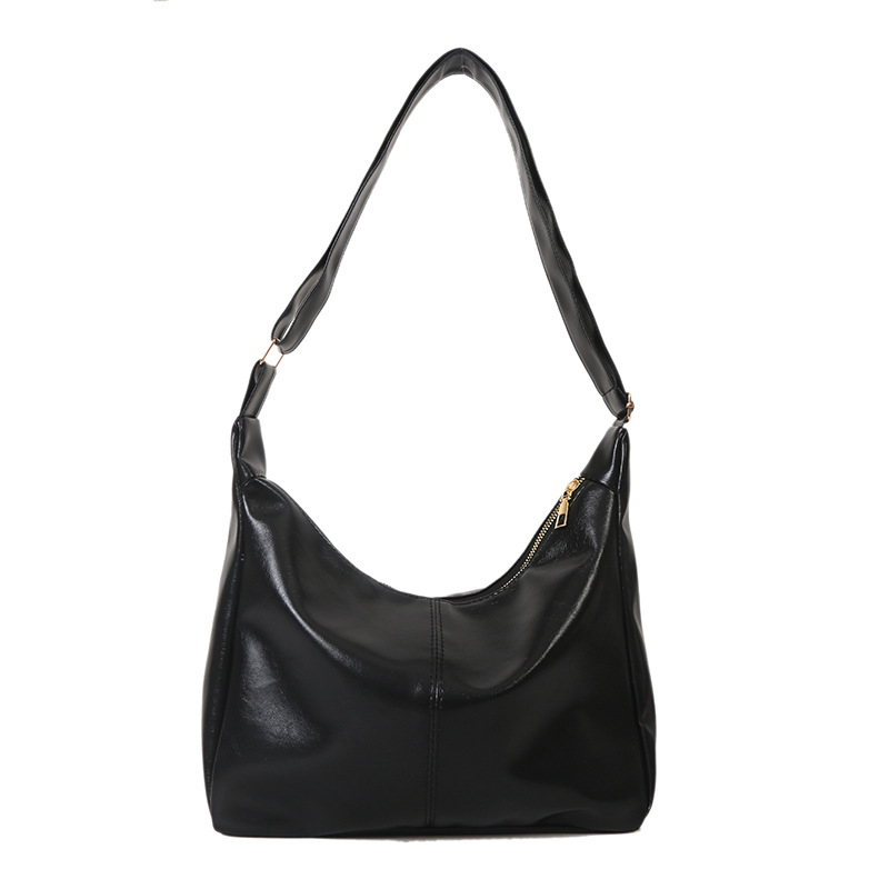 Autumn and winter retro bag for women 2023 new style, popular soft leather versatile crossbody bag, casual large-capacity commuting bucket bag Item Picture