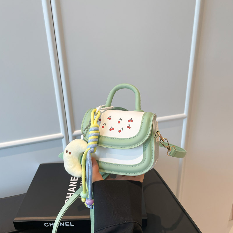 A new cartoon mini, fashionable and cute handbag with shoulder and crossbody splicing for summer 2025 full figure