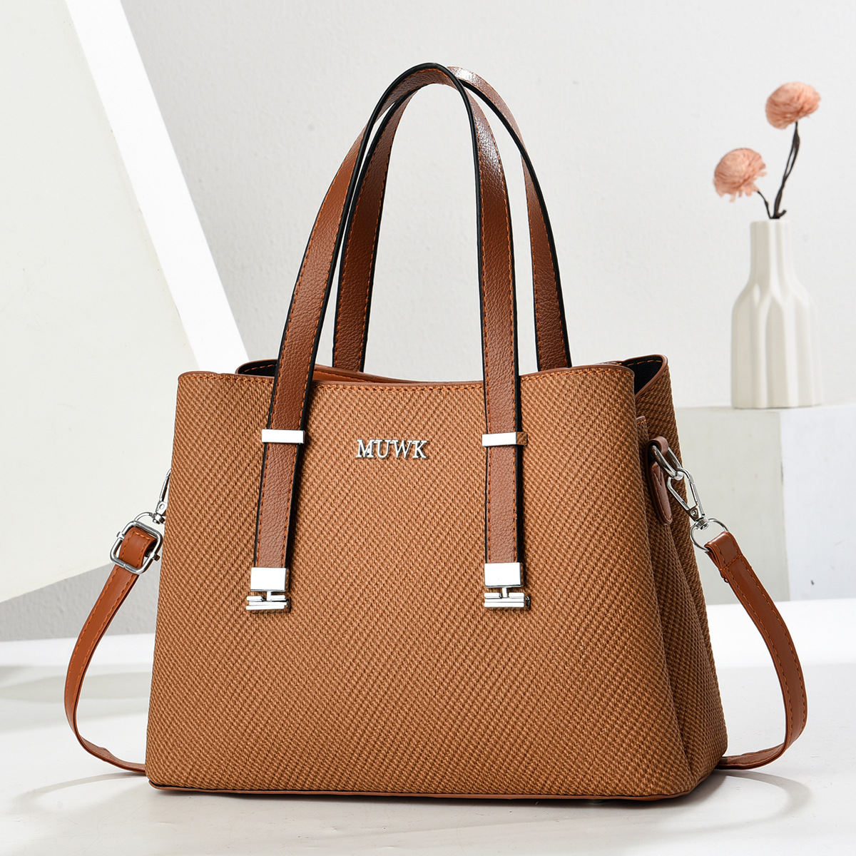 New fashionable hand-held women's bag from the manufacturer for foreign trade, simple and trendy Korean-style crossbody bag, high-end quality single-shoulder bag for women details Picture