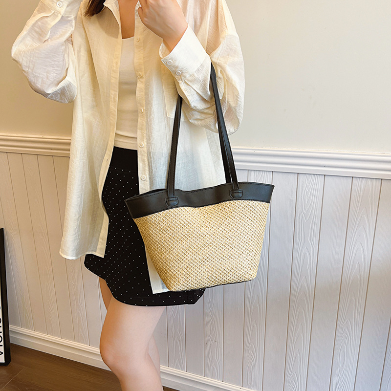 The 2024 new summer woven crossbody bucket bag with a unique design for women and a fashionable hollowed-out beach bag Specification drawing