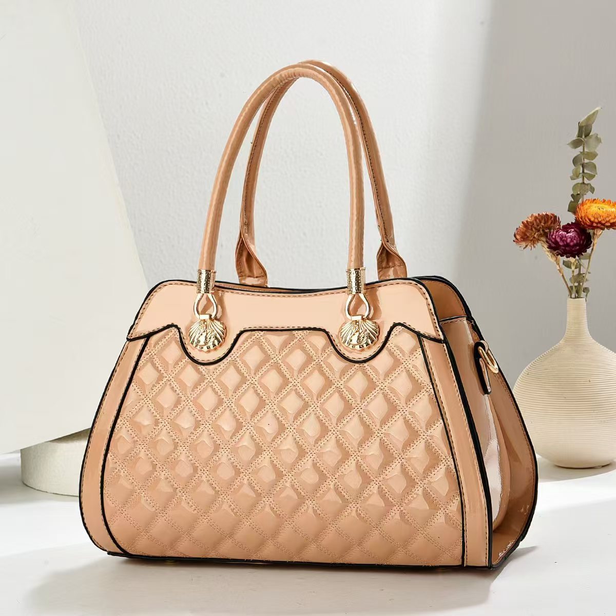 New trendy diamond-patterned women's bags, fashionable, elegant and versatile women's bags, single-shoulder, hand-carry and crossbody women's bags details Picture