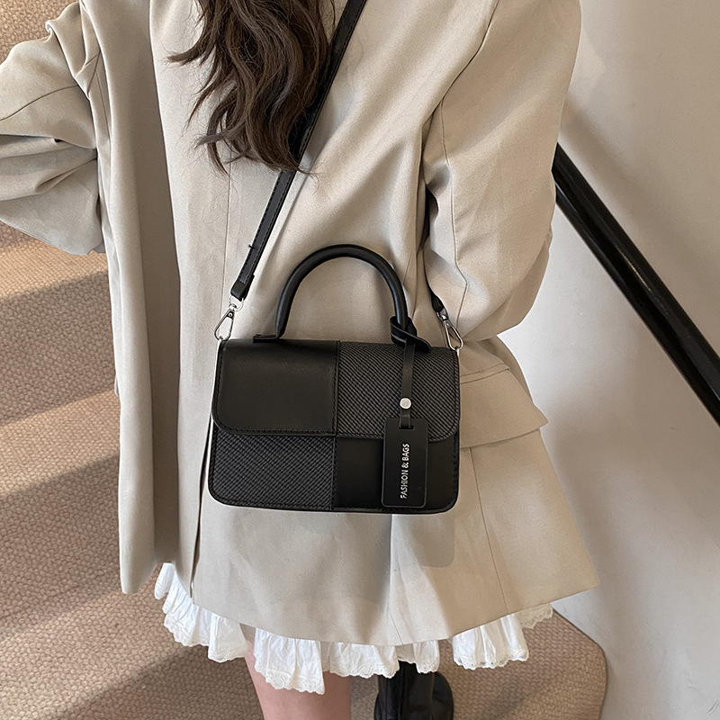 The retro hand-held small square bag for women in 2025 is a new, fashionable and high-end quality single-shoulder bag with a unique commuting crossbody style details Picture