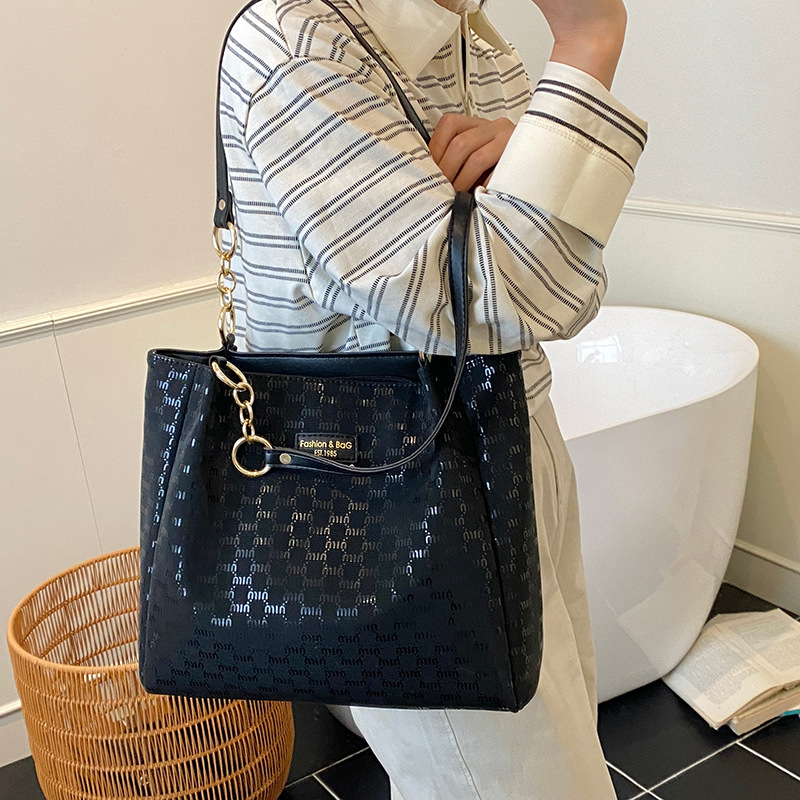 Niche women's bags, class commuting bags, large-capacity tote bags, new summer 2025 casual single-shoulder bags, trendy underarm bags Specification drawing