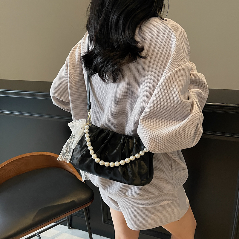 The 2025 new niche pearl hand-held pleated cloud bag for women, a high-end single-shoulder underarm bag and a casual crossbody bag Specification drawing