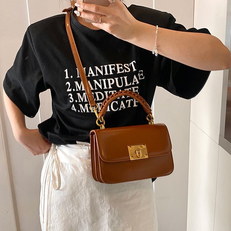 The 2025 new spring/Summer stylish and high-end hand-held small square bag is a trendy, stylish and versatile light luxury single-shoulder crossbody bag for women details Picture