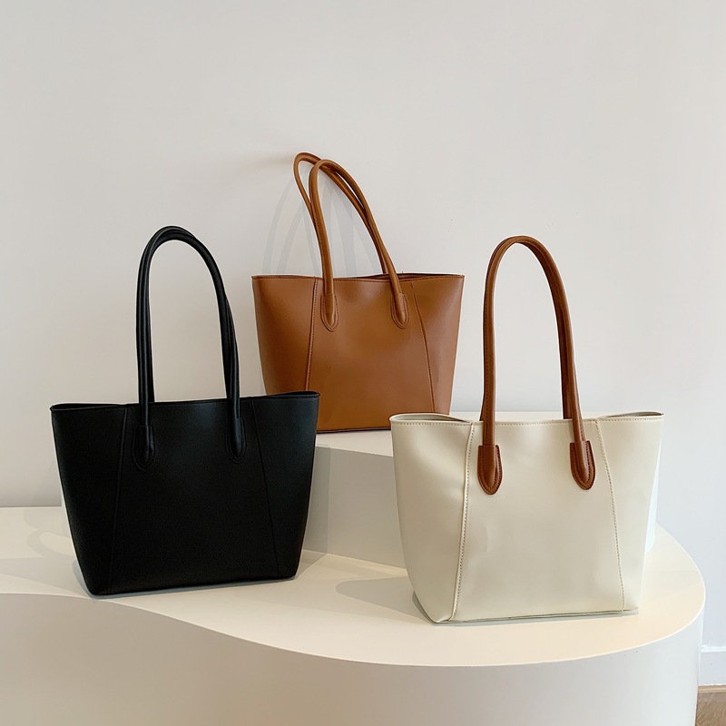 Large bag 2024 new Tote bag for autumn and winter, large-capacity single-shoulder bag for work and commuting, soft leather solid color women's bag Application Scenario