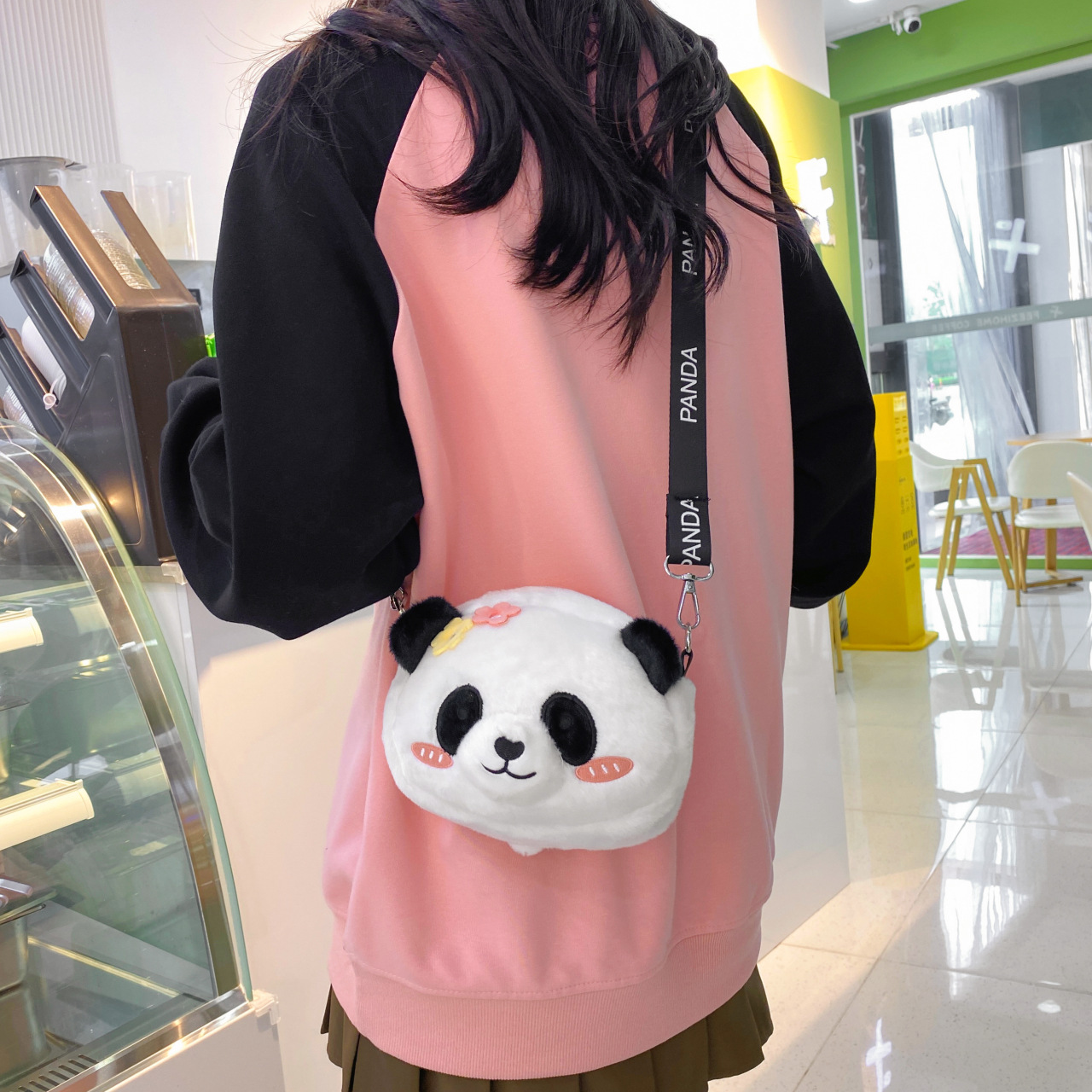 Cute flower red panda plush bag for girls 2023 new autumn and winter sweet girl crossbody plush bag Specification drawing