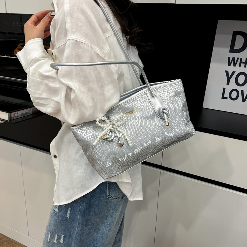 Large-capacity women's summer 2025 new niche design sequined single-shoulder underarm bag Korean version commuter tote bag Specification drawing