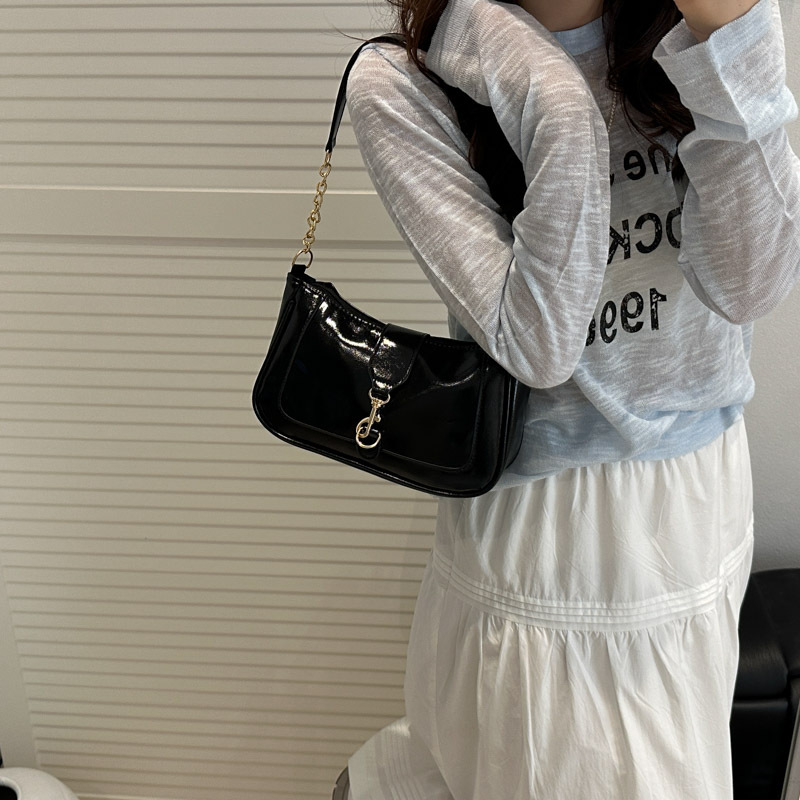 A large-capacity French new style trendy, fashionable and stylish handbag with a stylish texture. It is designed as a summer bag for women in 2025 Specification drawing
