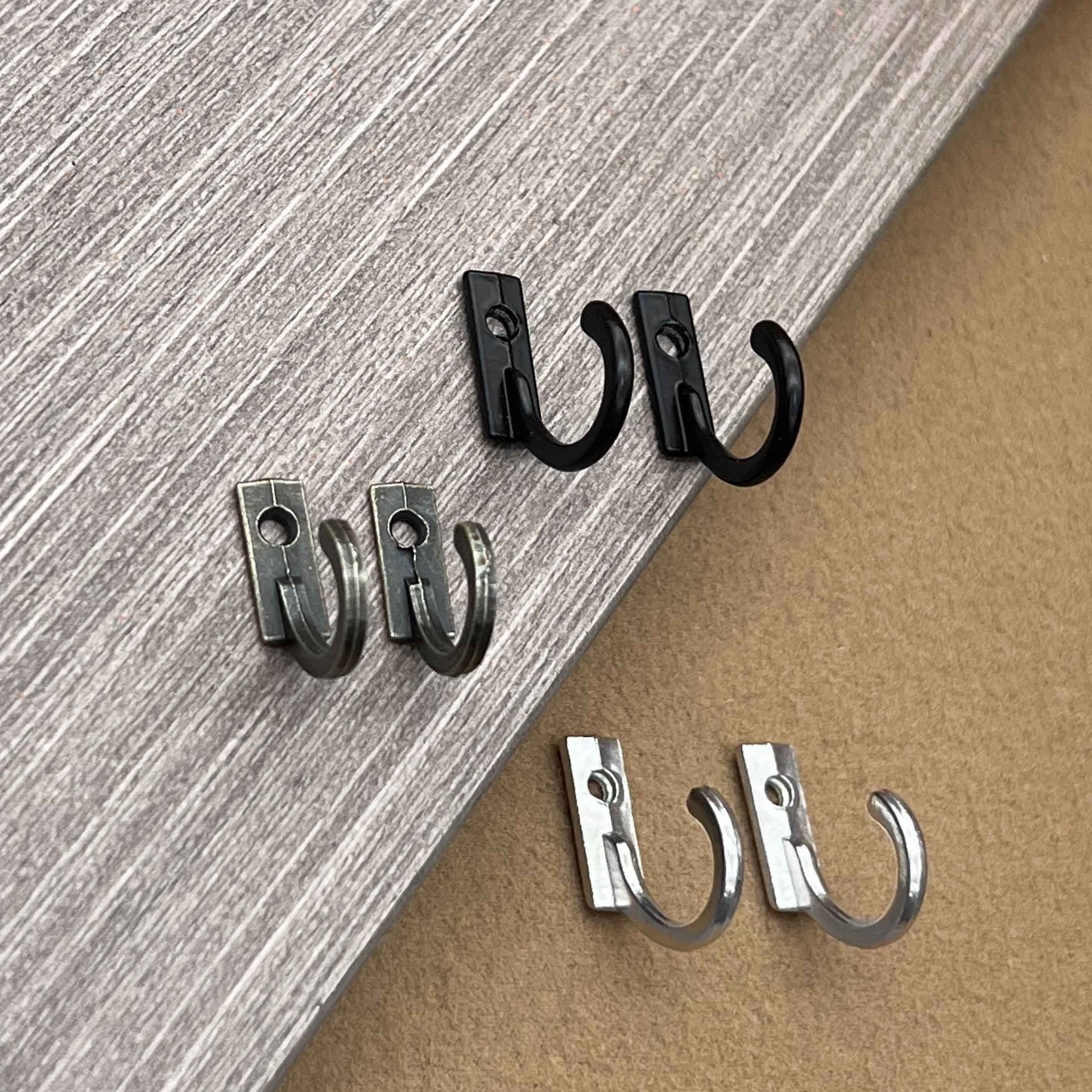 Factory direct sales of antique zinc alloy small hooks for cabinets, bathrooms, towels, clothes, single-row single-hole wall hooks Application Scenario