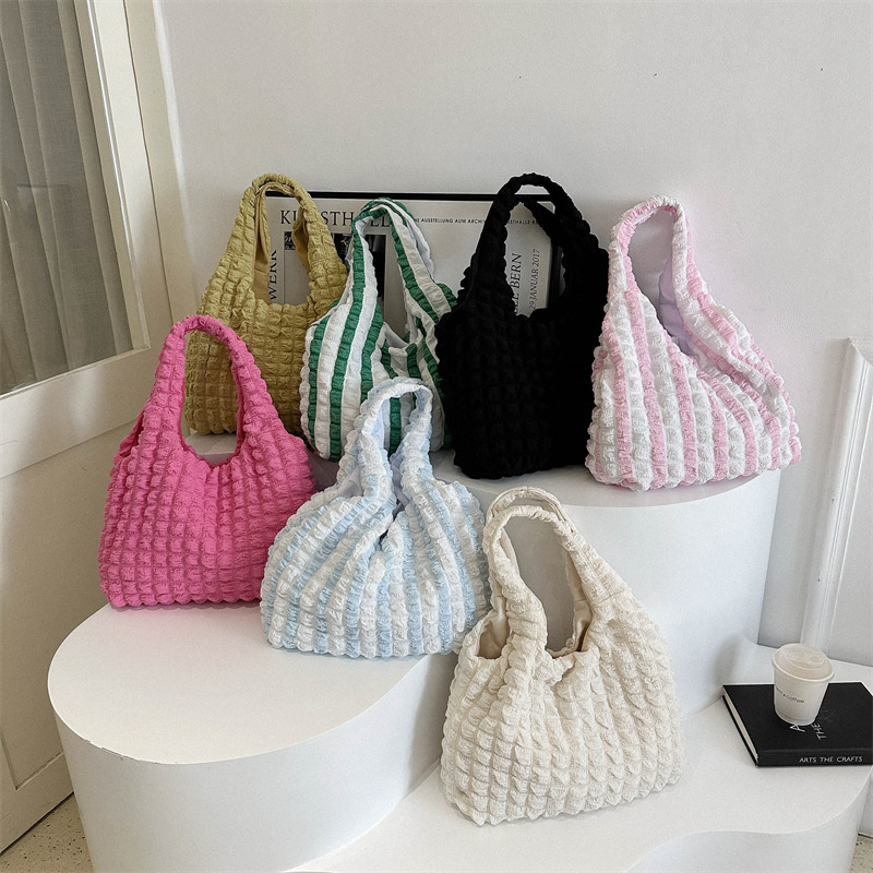 Personalized pleated bubble bag 2024 Spring New casual and fashionable large-capacity single-shoulder armpit hand-held tote bag full figure