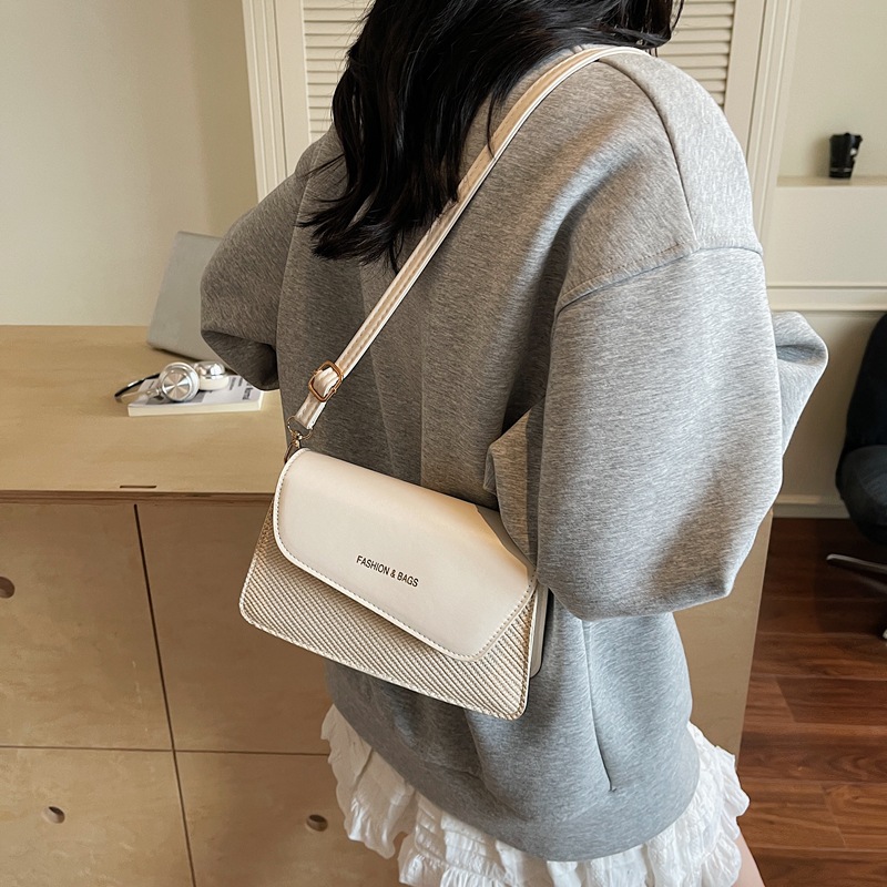 This high-end, stylish and elegant small square bag is a versatile and fashionable commuter women's bag. It is a new 2025 commuter single-shoulder underarm crossbody bag Specification drawing