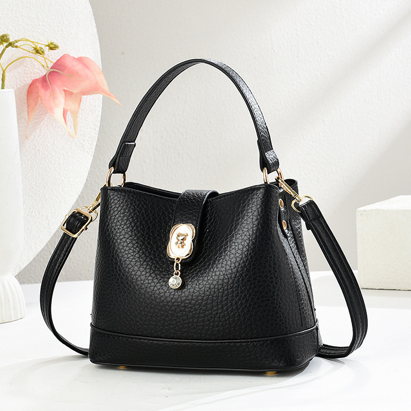 In-stock women's bucket bag, a new trendy single-shoulder crossbody bag with contrasting colors for summer commuting, simple and versatile details Picture