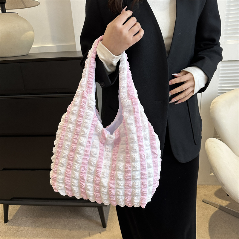 Personalized pleated bubble bag 2024 Spring New casual and fashionable large-capacity single-shoulder armpit hand-held tote bag Specification drawing