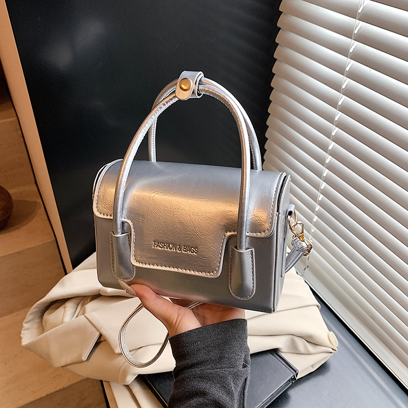 Fashionable and elegant small square handbag, 2025 new style bag, women's high-end crossbody bag, women's ins style commuting bag full figure