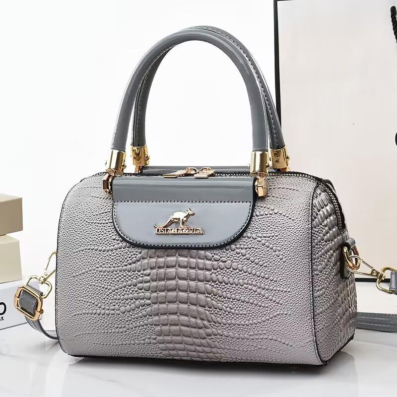 The 2023 new style of high-end and high-quality single-shoulder academic large-capacity bucket bag, a popular cross-border women's bag in solid color Application Scenario