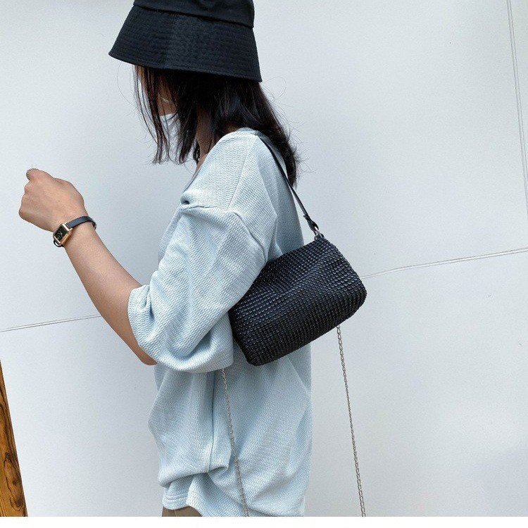 2023 New style women's bags: Korean style simple single-shoulder bag, fashionable underarm bag, handbag, cylinder bag, chain crossbody bag Item Picture