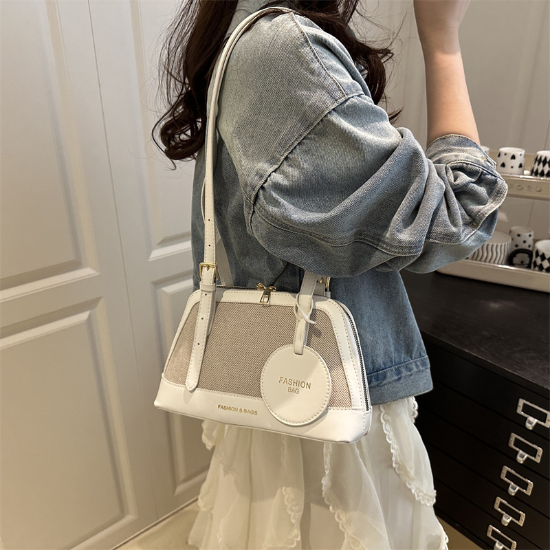 bags2025 new handbag, elegant women's bag, European and American fashion single-shoulder crossbody small bag, cross-border trendy armpit bag details Picture