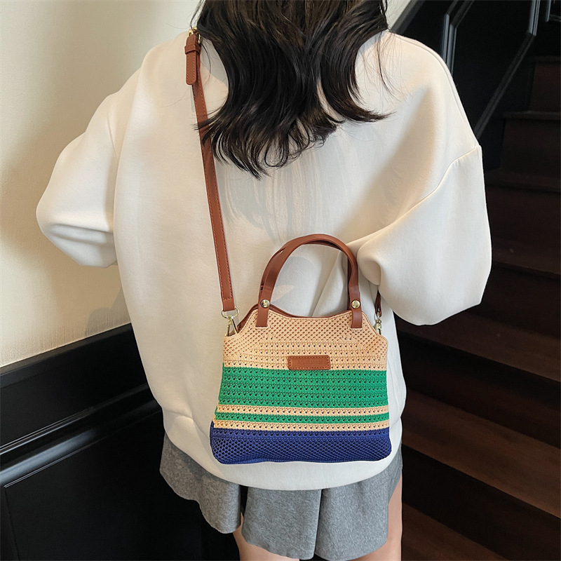 Fashionable striped woven bag for women, new summer 2025 handbag, stylish single-shoulder bag, high-quality commuter crossbody bag Application Scenario
