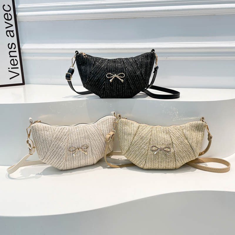 Bowknot personalized weaving 2025 Trendy new casual Korean-style fashionable commuter crossbody single-shoulder dumpling women's bag Application Scenario