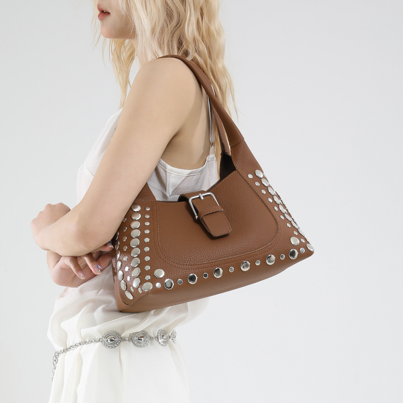 Cross-border retro rivet solid color handbag for women, 2025 new style, high-end texture, simple and large capacity single-shoulder armpit bag Specification drawing