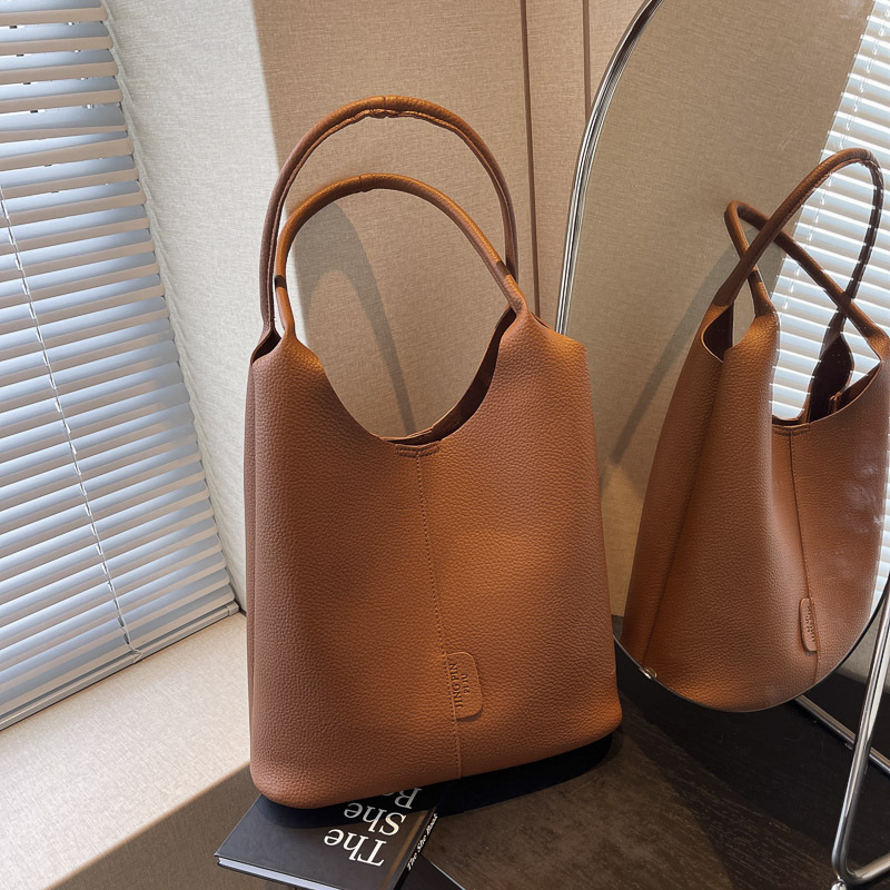 Retro and fashionable underarm bag for women 2024 new trend, large capacity bucket bag for work and commuting, casual and versatile women's bag details Picture