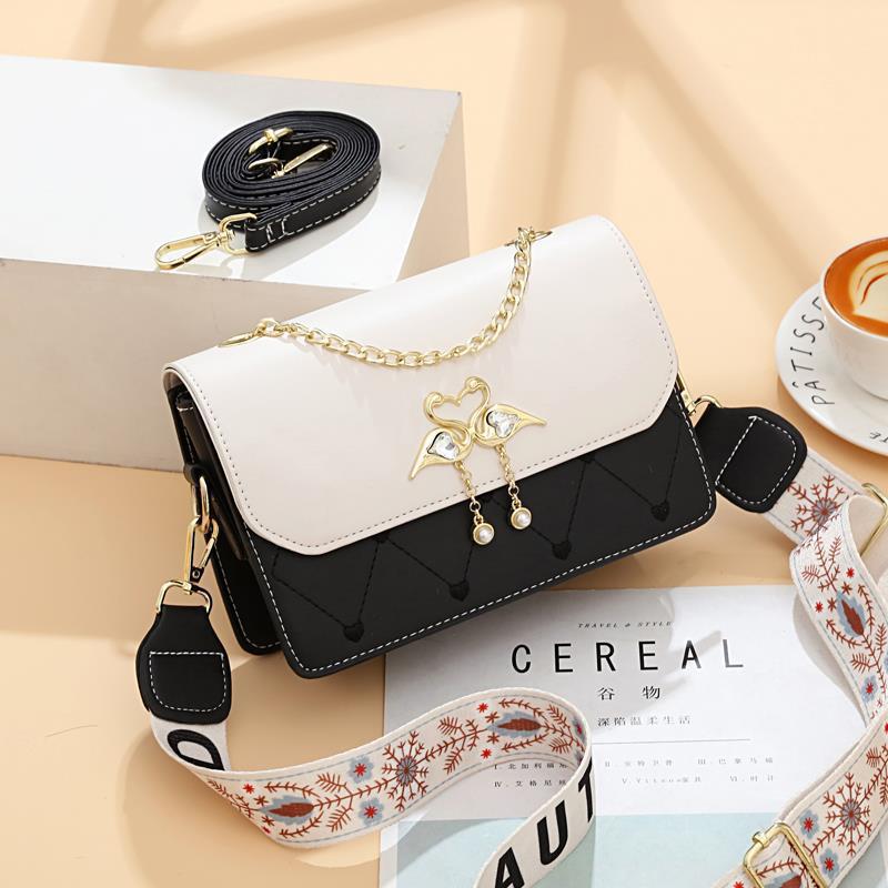 The new exquisite embroidered heart-shaped small square women's bag for autumn and winter is stylish and high-end. It's a one-shoulder crossbody bag with a swan color contrast Specification drawing