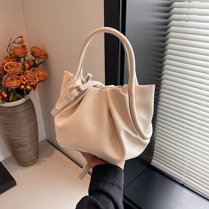 Korean style Instagram simple and versatile pleated bag, fashionable single-shoulder handbag, women's 2024 new casual bucket bag details Picture