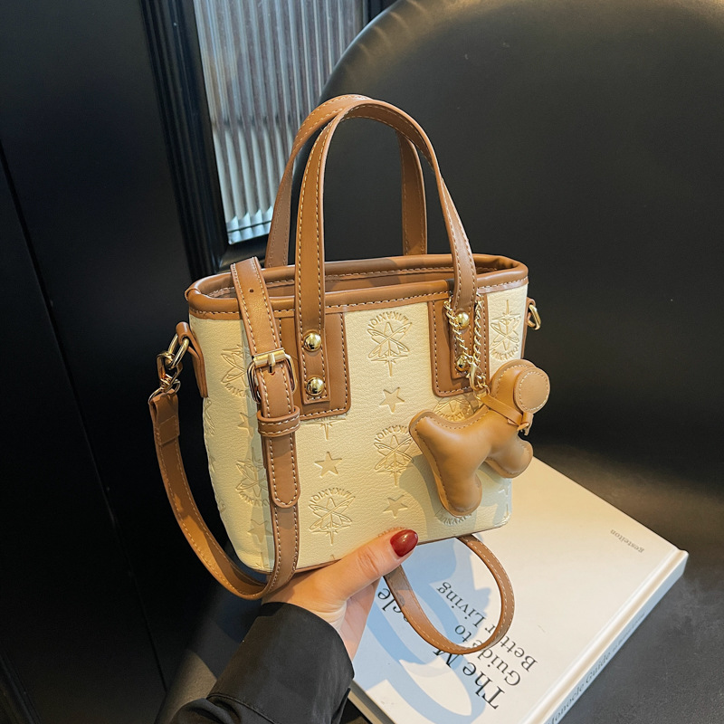 Fashionable and high-end bucket bag 2025 new style simple, casual and versatile shoulder bag, niche design crossbody bag details Picture