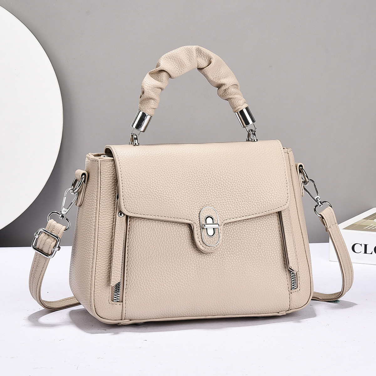 New cross-border women's bag 2025 crossbody bag for women, fashionable for middle-aged women, handbag for women, single-shoulder bag for women Application Scenario