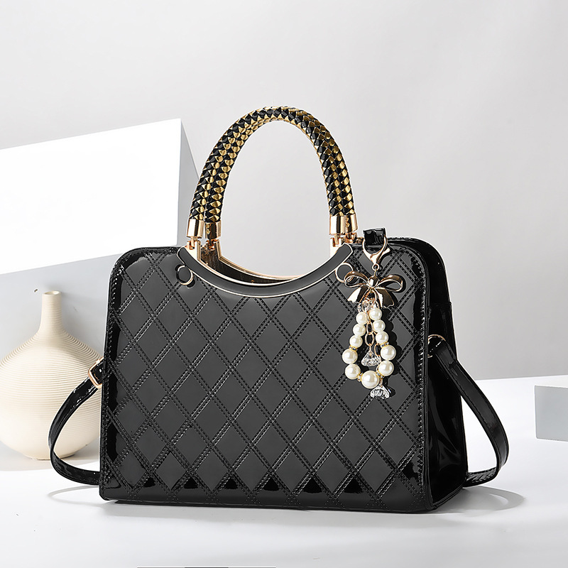 Wholesale of the 2024 new high-quality diamond-shaped hand-held crossbody bag for women, featuring European and American fashion and large capacity single-shoulder bags full figure