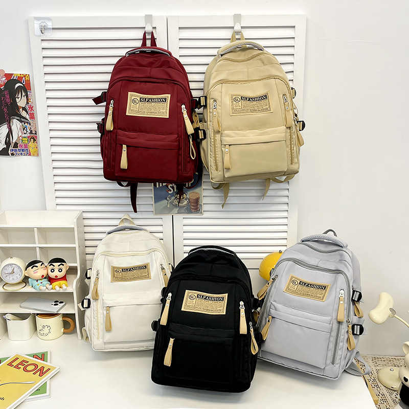 2025 New backpack, ins fashion, female student, Korean version large-capacity bag, versatile commuting crossbody bag Application Scenario