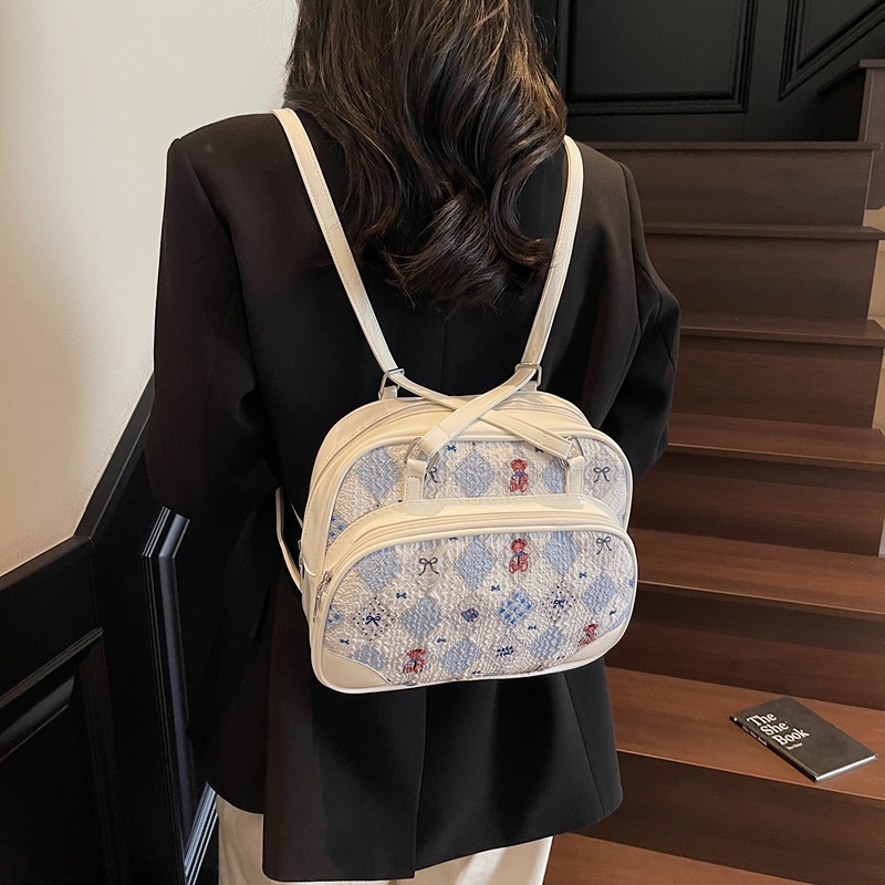 The 2025 new cross-border versatile and fashionable underarm bag, a large-capacity, simple and casual women's backpack, and a trendy commuting single-shoulder bag details Picture