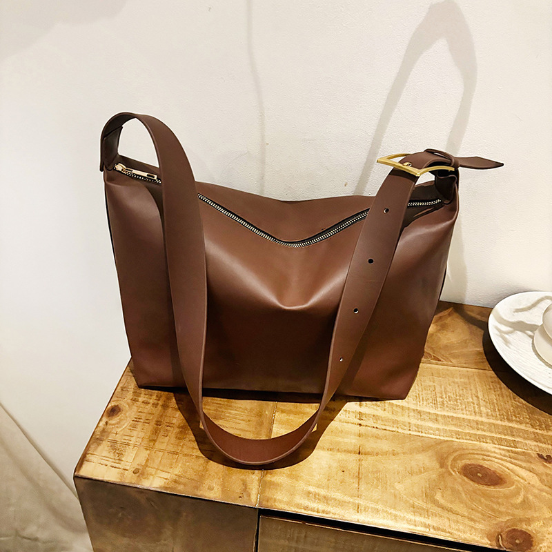 Versatile ins crossbody bag for women 2025 new trendy casual tote bag, niche large-capacity single-shoulder underarm bag full figure