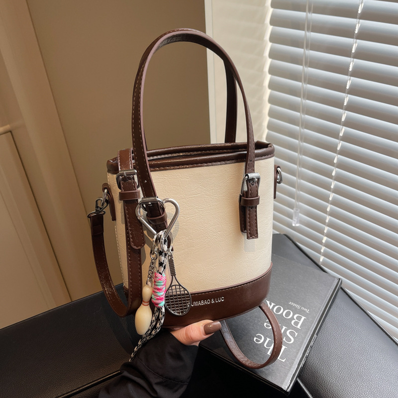 Retro color-blocking trendy bucket bag for women 2025 new style, fashionable and versatile single-shoulder bag, niche design, simple handbag full figure