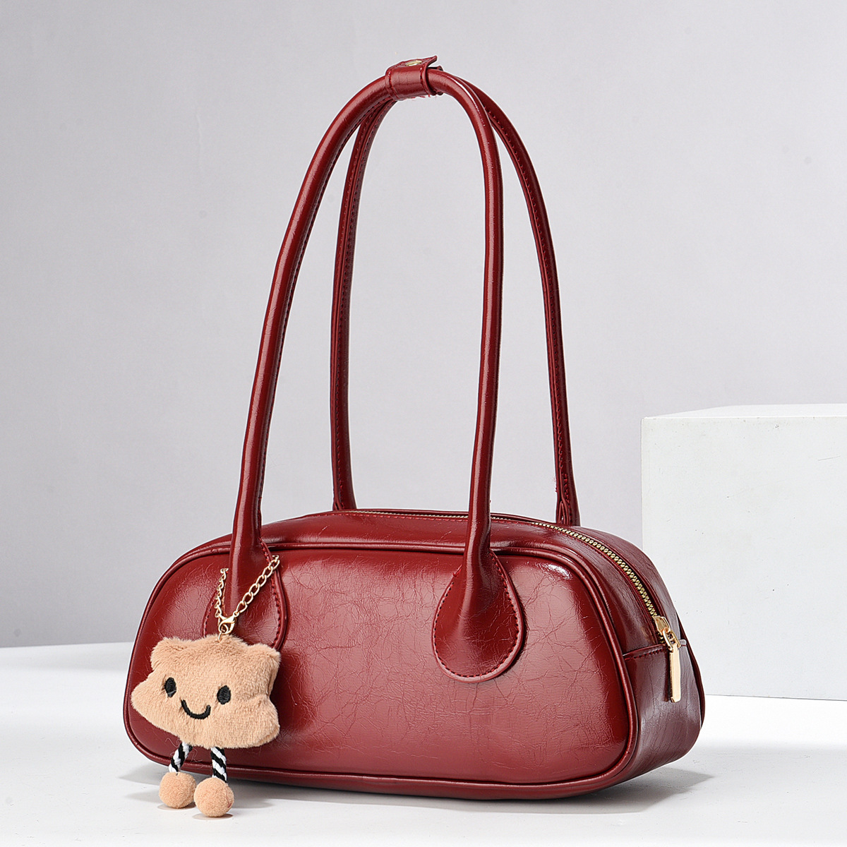 New style of Taizhou women's bag 2025 pendant, single-shoulder crossbody bag and underarm bag with a texture of cowhide Application Scenario