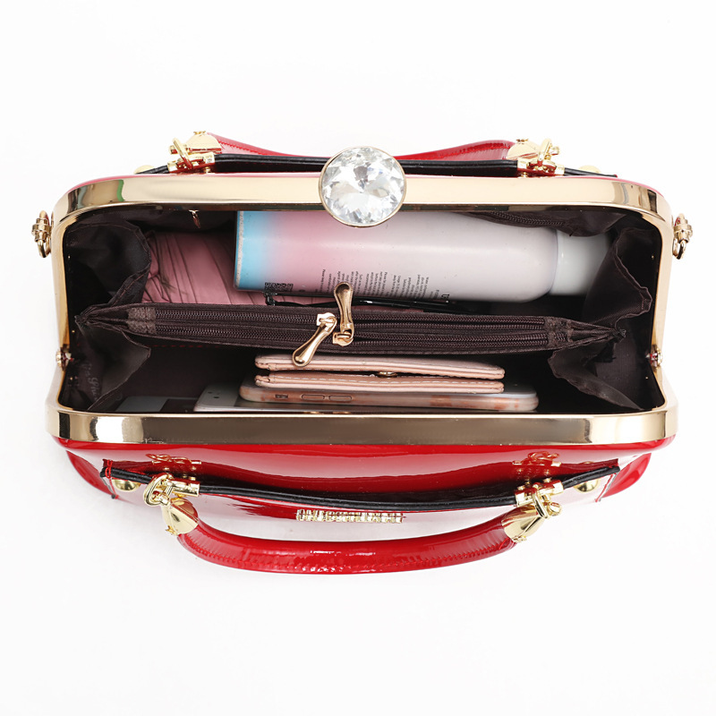 Shiny leather steel frame bag, fashionable hand-held large bag, Taizhou women's bag 2023 new style, popular foreign trade single-shoulder bag, crossbody bag Application Scenario