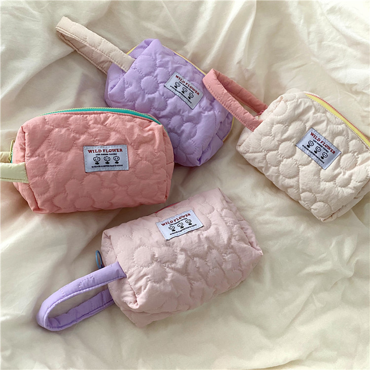 110121 Korean quilted flower hand-held makeup bag, ins storage pen case, cute girl clutch, portable Specification drawing