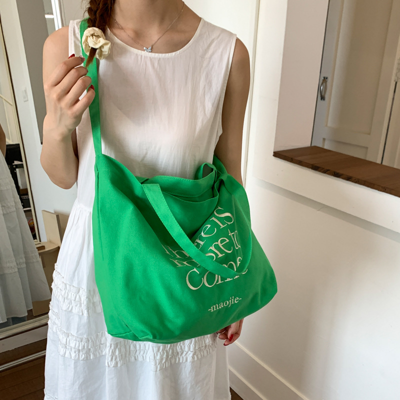Letter-embroidered canvas bag, large-capacity tote bag, Korean-style casual commuting bag, student single-shoulder bag, trendy crossbody bag details Picture