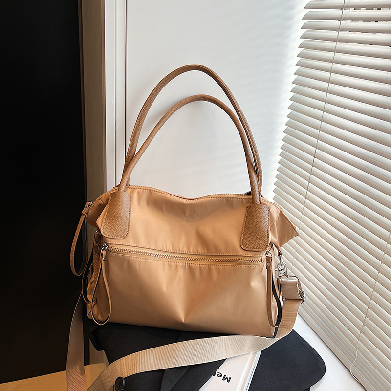 Retro, fashionable, casual, large-capacity tote bag for women in spring 2025, a trendy and versatile single-shoulder bag for commuting women full figure