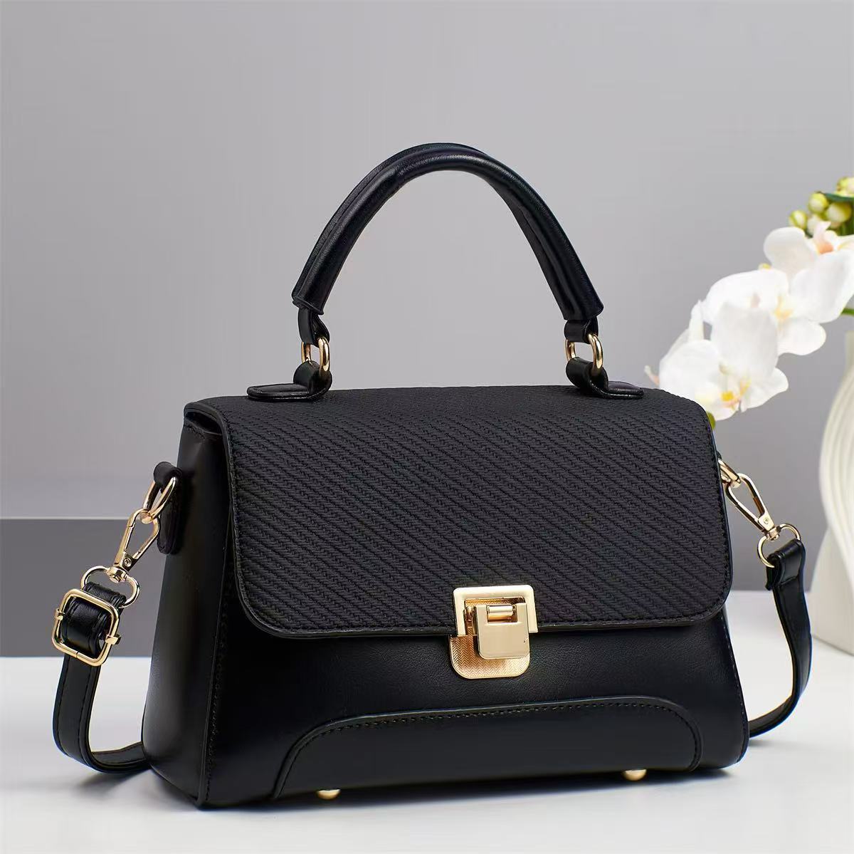 The new macaron high-appearancy-level fashionable handbag with a patchwork cover, single-shoulder bag, cross-border Korean version trendy crossbody bag full figure