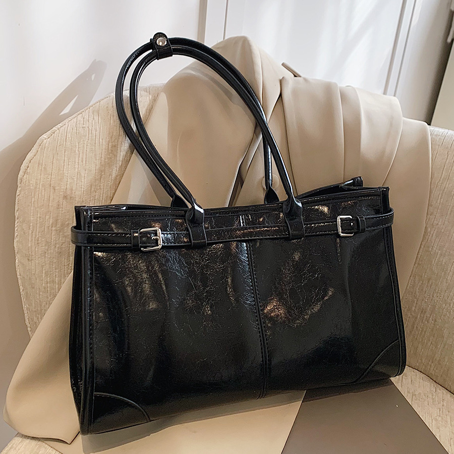 2024 new style of light luxury niche design, high-end underarm bag, tote bag, single-shoulder crossbody oil wax leather women's bag full figure