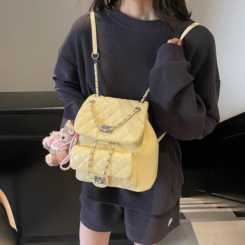 The 2025 new diamond-shaped chain chanel-style small backpack is a fashionable, trendy, versatile and lightweight backpack for women's travel details Picture
