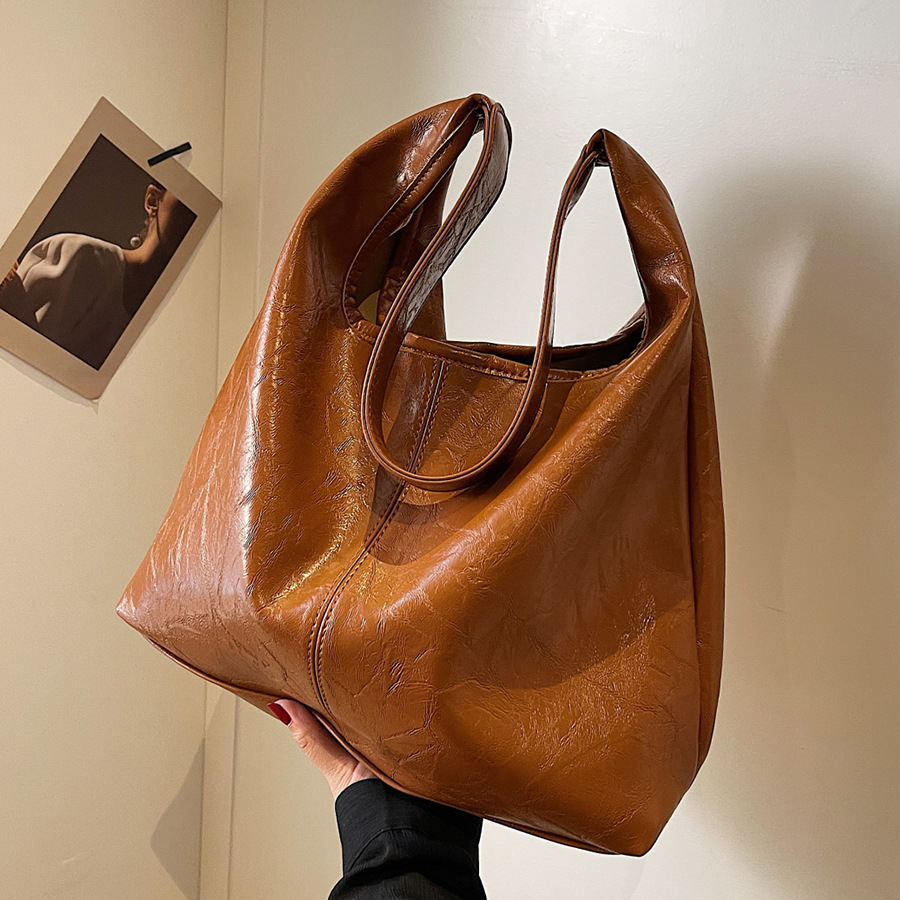 Soft surface, simple and large-capacity underarm bag for women, 2024 new style single-shoulder bag, fashionable and stylish, retro bucket bag for commuting full figure