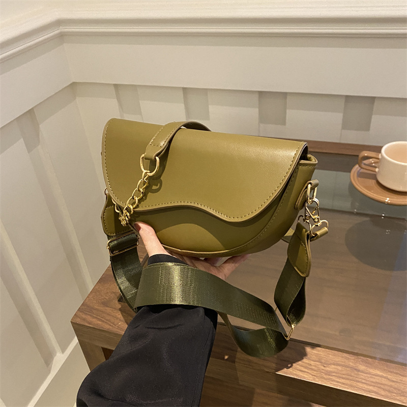 Retro small bag for women 2024 new trendy spring/summer single-shoulder crossbody bag, niche design wide shoulder strap underarm saddle bag full figure
